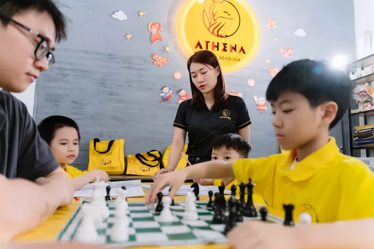 HLV kèm từng bàn cờ — CLB Cờ Vua Athena